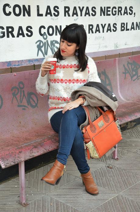 Jersey navideño y Starbucks Red Cup