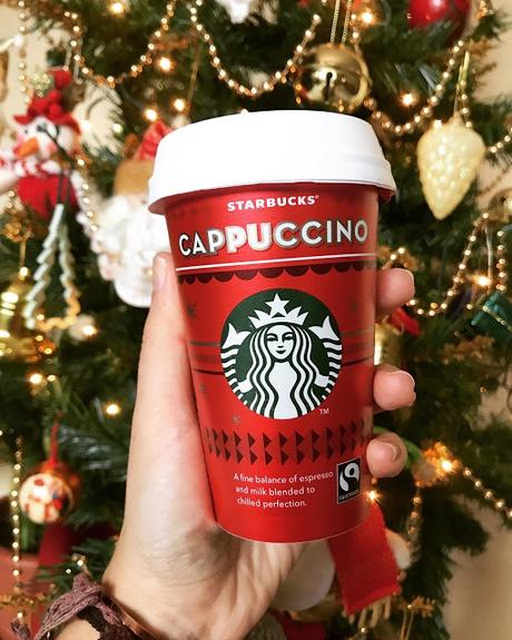 Jersey navideño y Starbucks Red Cup