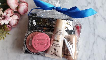 Color, diversidad, ¡y mucho brillo! · Haul de Maquillaje y Uñas #BeautyChristmas19 Color, diversidad, ¡y mucho brillo! · Haul de Maquillaje y Uñas #BeautyChristmas19