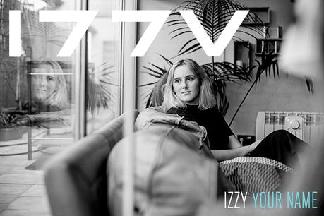 El sello Movistar Sound lanza el primer sencillo de Izzy, la voz que hechiza en la campaña de Navidad de Movistar