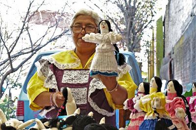 OFRECEN MUÑECAS ARTESANALES COMO OPCIÓN PARA REGALOS NAVIDEÑOS