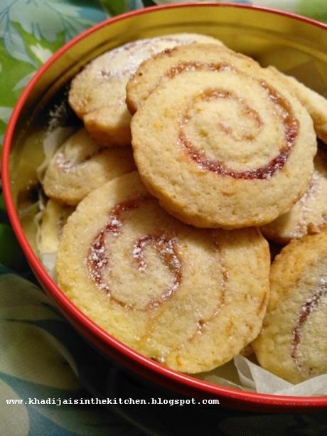 BISCUITS SPIRALES À LA CONFITURE / JAM PINWHEEL COOKIES / GALLETAS ESPIRAL CON MERMELADA / بيسكوي حلزوني بالمربى
