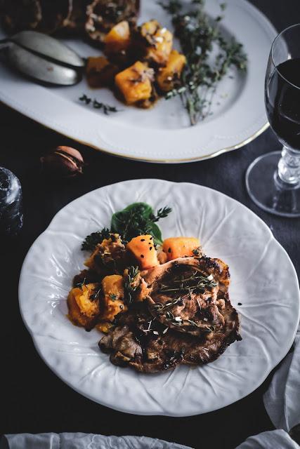 Filetes de Cordero  a la plancha con anchoas y  calabaza asada .