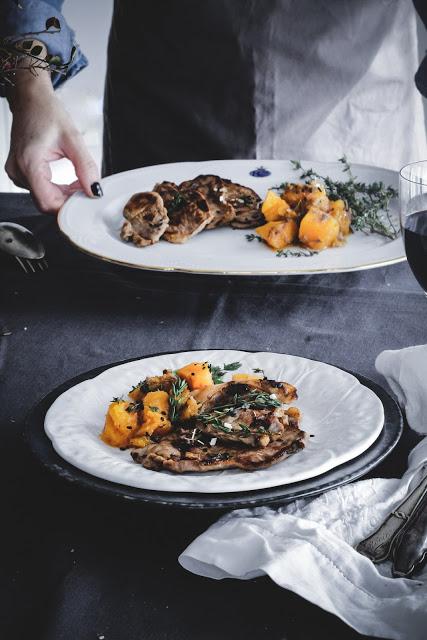 Filetes de Cordero  a la plancha con anchoas y  calabaza asada .