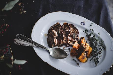 Filetes de Cordero  a la plancha con anchoas y  calabaza asada .