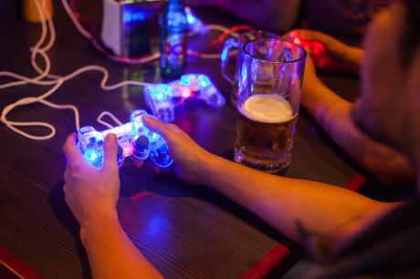Es algo así como un “afterwork” donde todo está listo par... Checkpoint Gaming, un local para gamers
