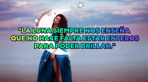 La luna siempre nos enseña que no hace falta estar enteros para poder brillar.🌙