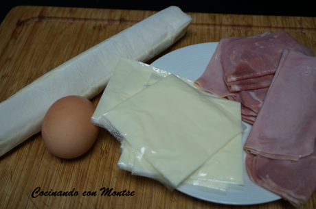 Rosca de hojaldre de jamón y queso