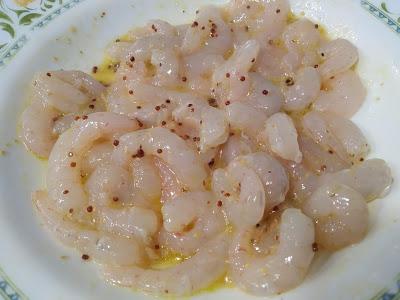 AJO BLANCO DE COCO CON GAMBAS BLANCAS DE MALAGA MARINADAS EN MOSTAZA ANTIGUA Y LIMON