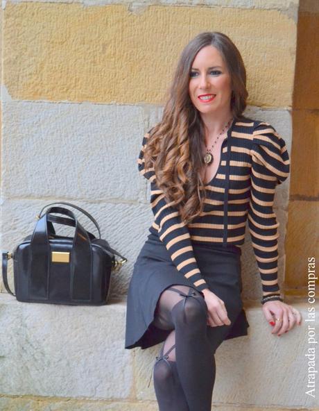 FALDA SKATER Y JERSEY DE MANGAS ABULLONADAS