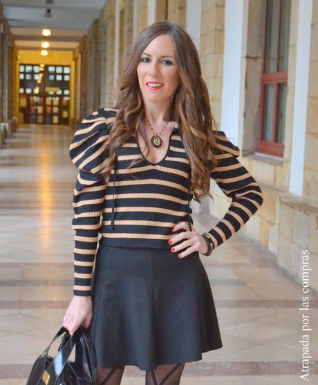 FALDA SKATER Y JERSEY DE MANGAS ABULLONADAS