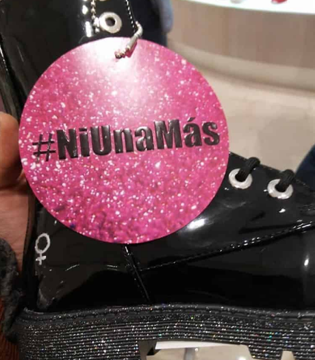 Las controversiales y diamantadas “Combat Boots” Las controversiales y diamantadas “Combat Boots”