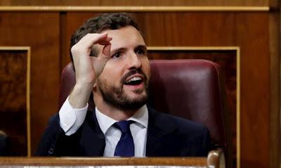 Sánchez perdió ayer la primera votación, pero confía en que el martes sea investido presidente.