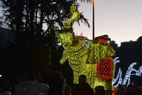 Sus Majestades los Reyes Magos de Oriente pasean por la ciudad en el tradicional desfile