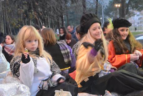 Sus Majestades los Reyes Magos de Oriente pasean por la ciudad en el tradicional desfile