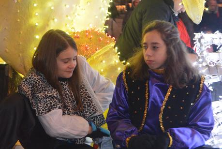 Sus Majestades los Reyes Magos de Oriente pasean por la ciudad en el tradicional desfile