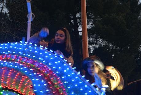 Sus Majestades los Reyes Magos de Oriente pasean por la ciudad en el tradicional desfile