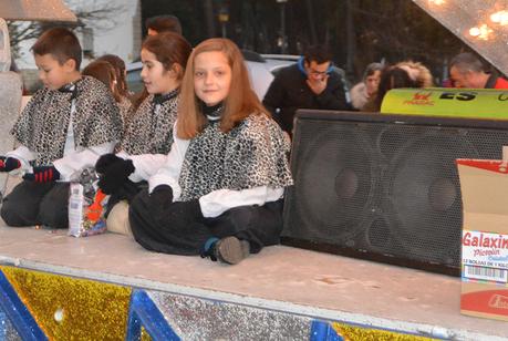 Sus Majestades los Reyes Magos de Oriente pasean por la ciudad en el tradicional desfile