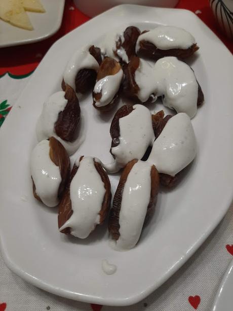 DATILES RELLENOS DE QUESO GORGONZOLA DATILES RELLENOS DE QUESO GORGONZOLA