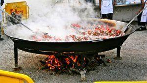 Cómo Cocinar el Arroz Blanco en Paella