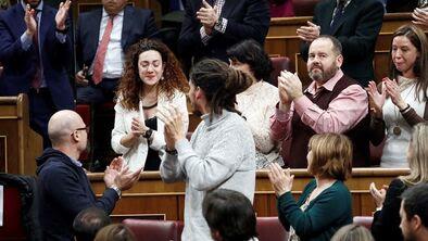El discurso de Aitor Esteban, aplausos y flores par Aina Vidal y las lágrimas de Pablo Iglesias.