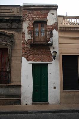 CASA MÍNIMA Y ESCLAVO LIBERTO, UNA CURIOSIDAD PORTEÑA