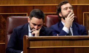 “Las horas pasan y los fachas se desesperan”. “Las horas pasan y los fachas se desesperan”.