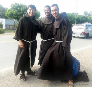 Franciscanos sueltos en Piedra del Águila