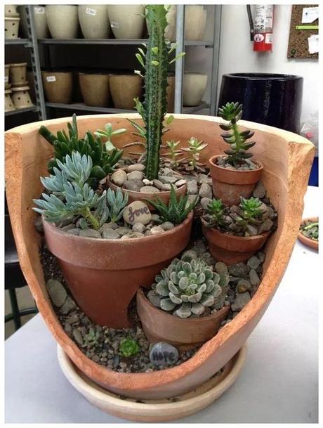 Cómo hacer mini jardines reutilizando macetas rotas