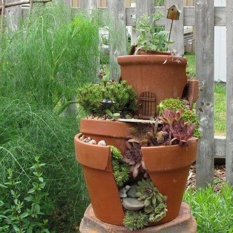 Cómo hacer mini jardines reutilizando macetas rotas