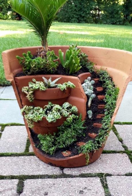 Cómo hacer mini jardines reutilizando macetas rotas