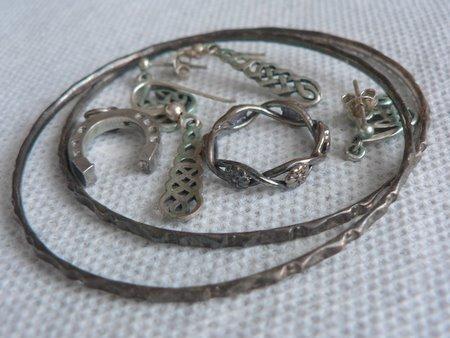 Cómo limpiar tus joyas de plata