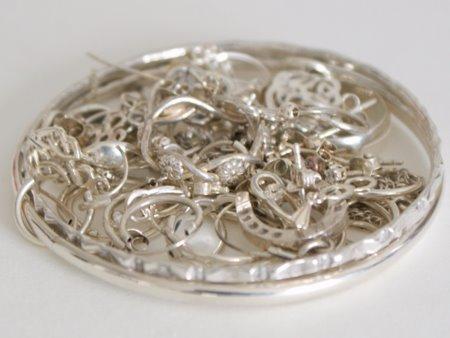 Cómo limpiar tus joyas de plata