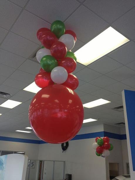 Decoración navideña con globos