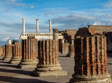 11 básicos qué visitar en Pompeya basílica del foro pompeya