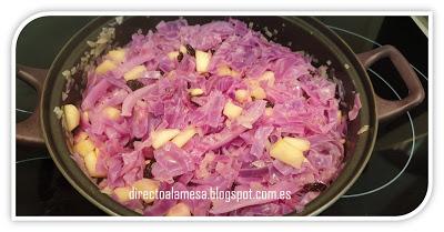 Lombarda con manzana, pasas y piñones