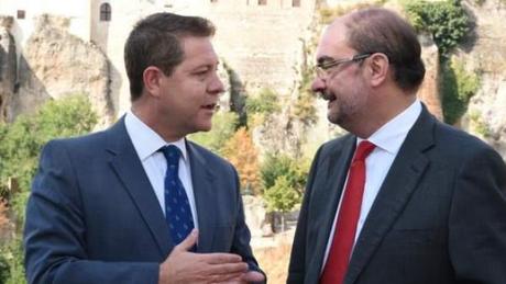 Los barones del PSOE se hacen perros falderos del sanchismo