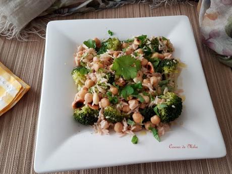 Ensalada de brócoli, arroz, garbanzos y almendras #lunessincarne Ensalada de brócoli, arroz, garbanzos y almendras #lunessincarne