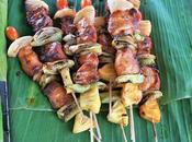 Brochetas pollo salchichas