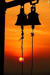 4.074 - SUENAN CAMPANAS...