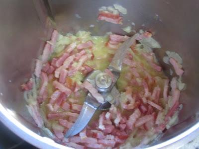 Sofreír el bacon Pechugas a la carbonara Thermomix
