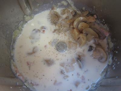 Añadir champiñones y leche ideal Pechugas a la carbonara Thermomix