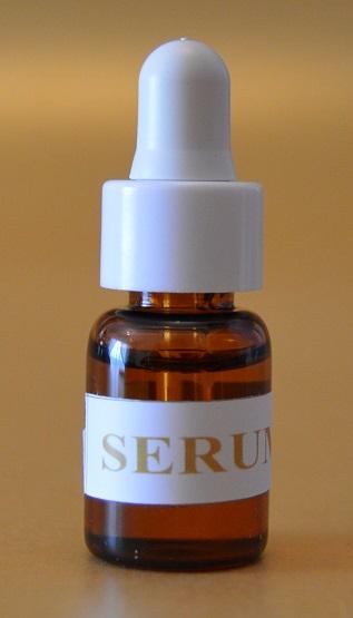 El Serum Regenerador de SERUMLife – nutre la piel profundamente y le da vida