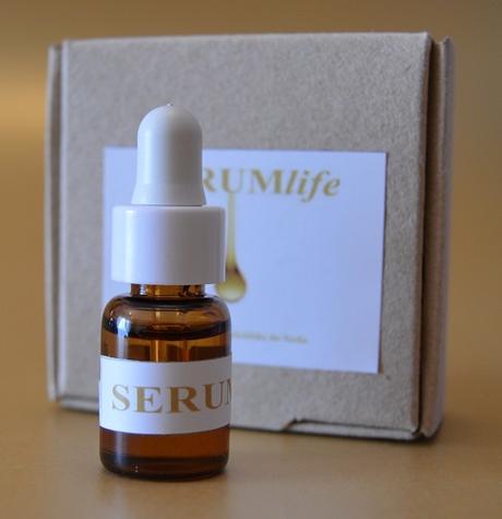 El Serum Regenerador de SERUMLife – nutre la piel profundamente y le da vida