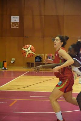 Galería de clics del Bàsquet Femení Sant Adrià-RACA Granada (Liga Femenina 2)