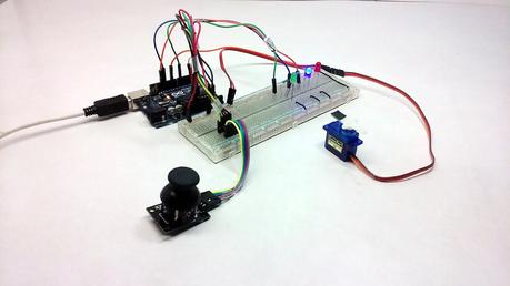 Control de Servo Motor con Joystick