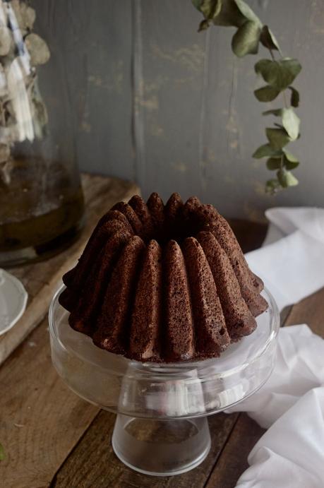 Chocolate Mayonnaise Bundt Cake #BundtBakers {con solo 5 ingredientes}
