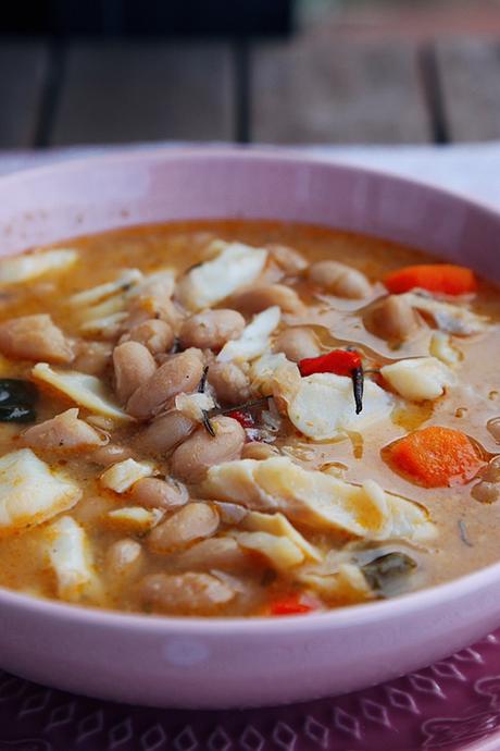 POTAJE DE ALUBIA BLANCA CON BACALAO POTAJE DE ALUBIA BLANCA CON BACALAO