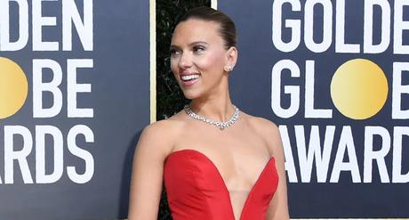 Scarlett Johansson en Globos de oro 2020 Suero de acido hialurónico de The Inkey List