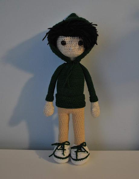 CHICO CON CAPUCHA DE GANCHILLO CHICO CON CAPUCHA DE GANCHILLO